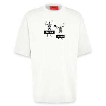 Boring vs ADHD ADHS Spruch Geschenk - Heavyweight T-Shirt - made by SPREAD  - OFF WHITE - Vorne - Fiona (171cm)