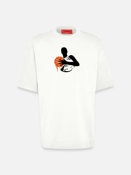 Basketspelare med en basketboll - Heavyweight Oversized Organic T-shirt Made in EU - OFF WHITE