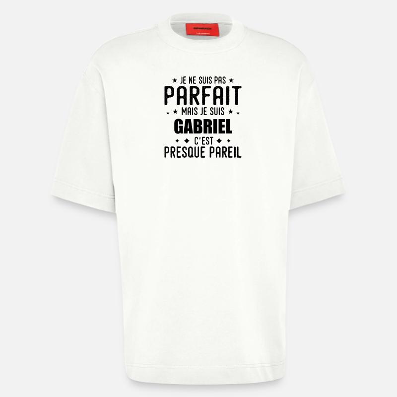 Gabriel: authentisch, unvollkommen, oberflächlich, perfekt - Heavyweight T-Shirt - made by SPREAD  - OFF WHITE