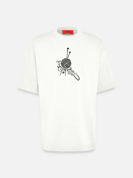 Knitting needles with wool and flowers. - Heavyweight T-Shirt - made by SPREAD  - OFF WHITE