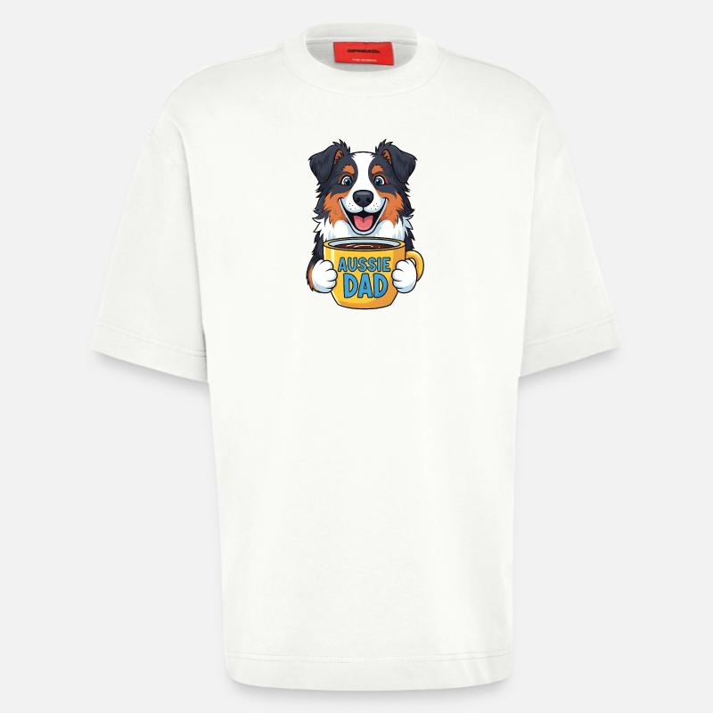 Australian Shepherd mit Kaffeebecher - Aussie Dad - Heavyweight T-Shirt - made by SPREAD  - OFF WHITE