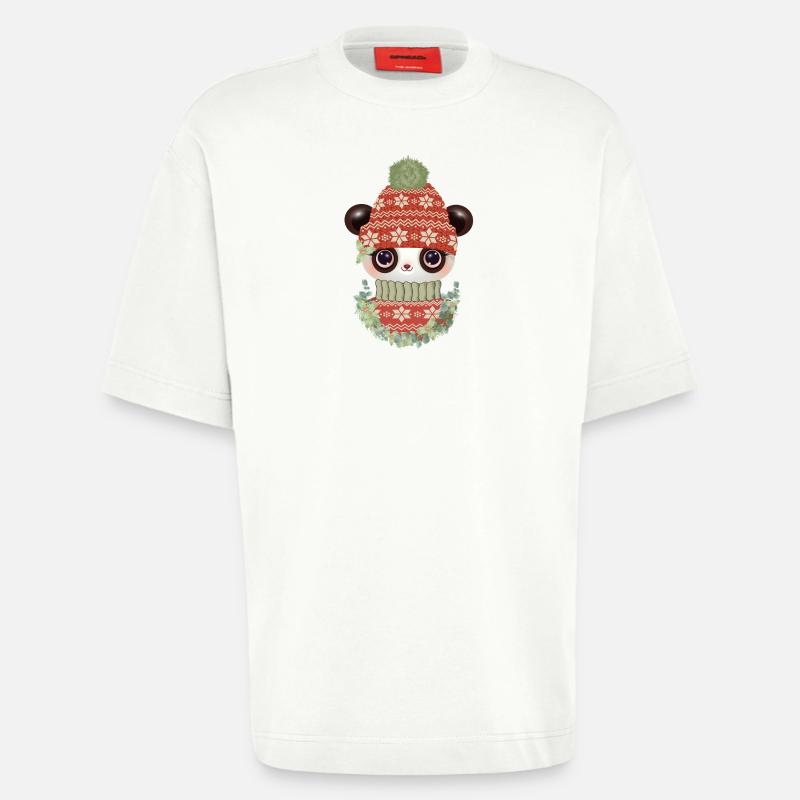 niedlicher Panda mit Pullover,Bommelmütze & Kranz - Heavyweight T-Shirt - made by SPREAD  - OFF WHITE