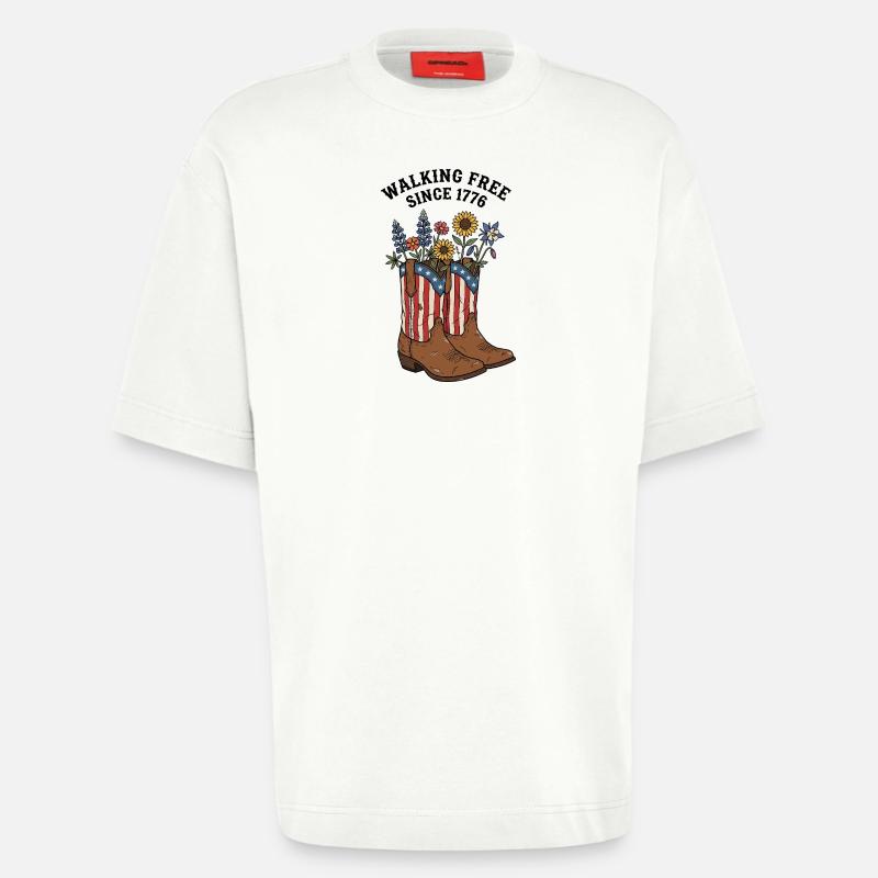 Walking Free Since 1776 Stiefel - Heavyweight T-Shirt - made by SPREAD  - OFF WHITE