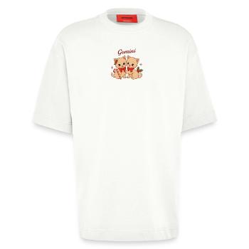 Gemini Katzen Duo im Weihnachtslook - Heavyweight T-Shirt - made by SPREAD  - OFF WHITE - Vorne - Fiona (171cm)