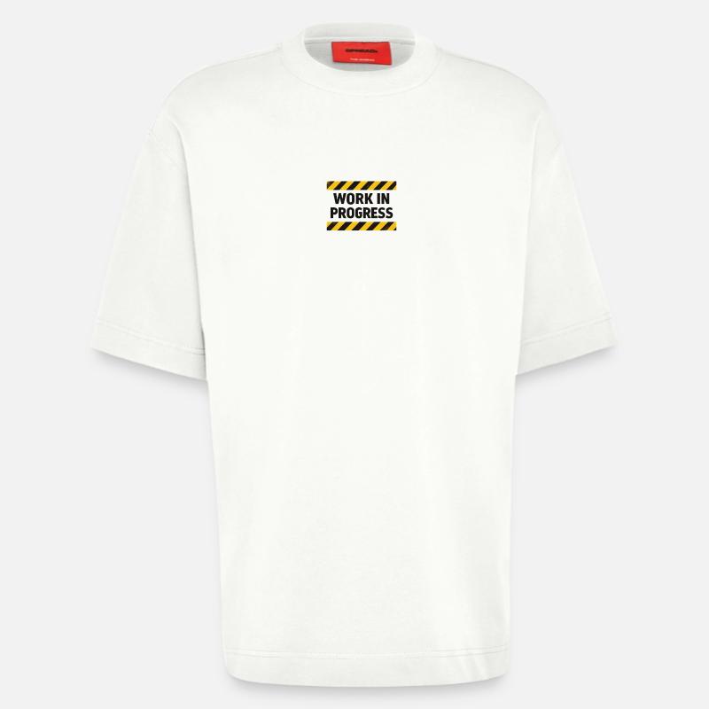 Progrès en cours – bande d’avertissement - T-shirt bio épais oversize fabriqué en UE - OFF WHITE