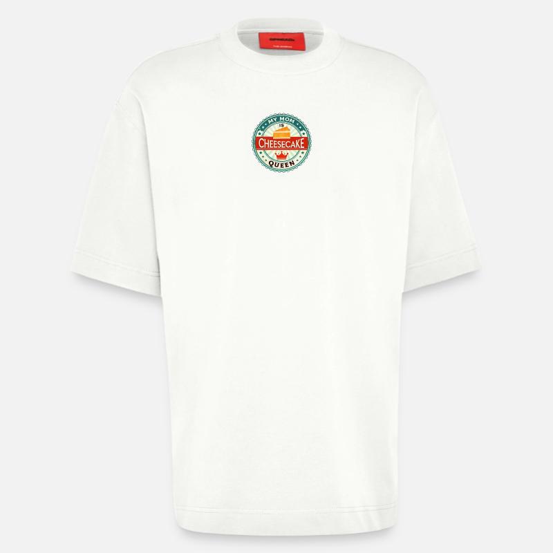 Cheesecake Queen Mutti Abzeichen - Heavyweight T-Shirt - made by SPREAD - OFF WHITE