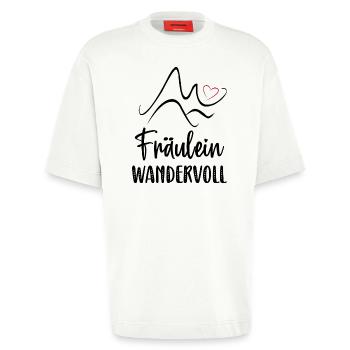 Fräulein Wandervoll Wandern Zubehör Herz Alpen - Heavyweight T-Shirt - made by SPREAD  - OFF WHITE - Vorne - Fiona (171cm)