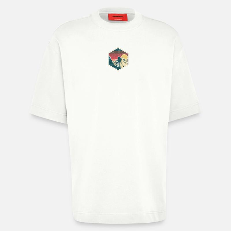 Sunset Summit Climber Hex-Abzeichen - Heavyweight T-Shirt - made by SPREAD  - OFF WHITE