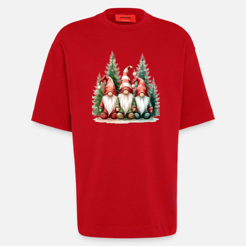Drei Gartenzwerge im Winterwald - Heavyweight T-Shirt - made by SPREAD  - Rot