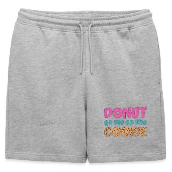 Donut aller sur le cookie en disant coloré - Short de survêtement homme premium - gris chiné - Devant - AI Model Male 178 light (178cm)