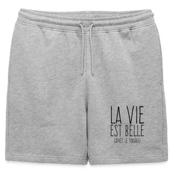 La vie est belle - Humour Travail - Short de survêtement homme premium - gris chiné - Devant - AI Model Male 178 light (178cm)