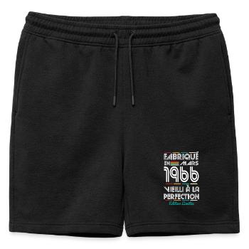 60-jähriges Jubiläum – Hergestellt im März 1966 - Männer Premium Organic Sweatshorts - Schwarz - Vorne - AI Model Male 178 light (178cm)