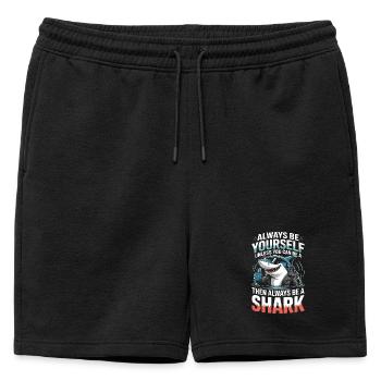 Sei immer du selbst, es sei denn, du kannst ein Hai sein - Männer Premium Organic Sweatshorts - Schwarz - Vorne - AI Model Male 178 light (178cm)