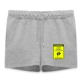 Warnung! Dieses Mädchen macht Krav Maga - Frauen Premium Organic Sweatshorts - Grau meliert - Vorne - AI Model Female 172 light (172cm)
