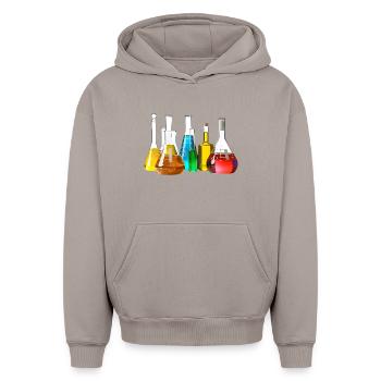 Bunte Laborgläser Kollektion - Oversized Heavyweight Unisex Hoodie - Taupe - Vorne - AI Model Female 172 light (172cm) & AI Model Male 185 light (185cm)
