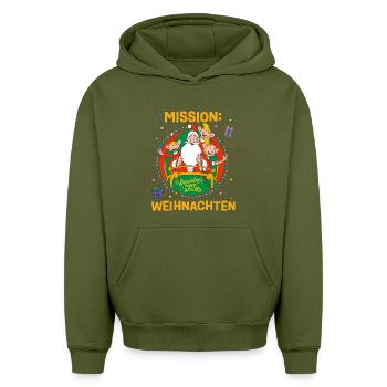 Weihnachtsmann & Co. KG Mission Weihnachten - Oversized Heavyweight Unisex Hoodie - Khaki - Vorne - AI Model Female 172 light (172cm) & AI Model Male 185 light (185cm)