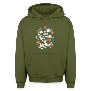 Je suis une Maman qui Déchire - Sweat à capuche unisexe oversize épais SPREAD - kaki - Devant - AI Model Female 172 light (172cm) & AI Model Male 185 light (185cm)