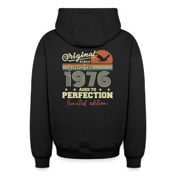 49. Geburtstag | Original Dezember 1976 - Oversized Heavyweight Unisex Zip Hoodie - Schwarz - Hinten - AI Model Male 185 dark (185cm)