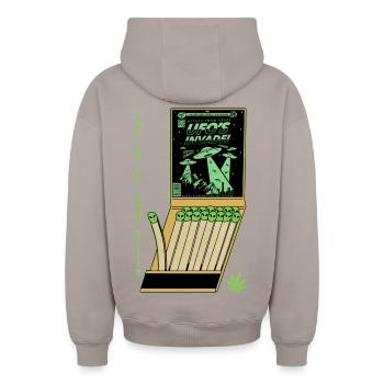 OVNI Invasion Vintage Affiche Design - Sweat à capuche unisexe zippé oversize épais SPREAD - taupe - Dos - AI Model Male 178 light (178cm)