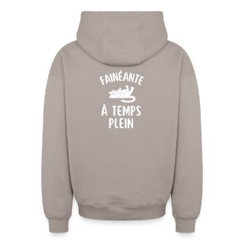 FAINÉANTE à temps plein - Sweat à capuche unisexe zippé oversize épais SPREAD - taupe - Dos - AI Model Male 178 light (178cm)