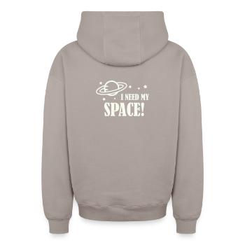 Ich brauche meinen Weltraum! - Oversized Heavyweight Unisex Zip Hoodie - Taupe - Hinten - AI Model Male 178 light (178cm)