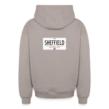 Ortsschild Sheffield - Oversized Heavyweight Unisex Zip Hoodie - Taupe - Hinten - AI Model Male 178 light (178cm)
