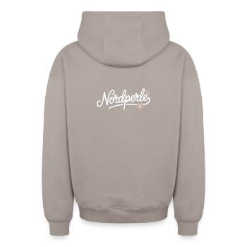 Nordperle Hamburg Nordsee Ostsee Norddeutsch Deern - Oversized Heavyweight Unisex Zip Hoodie - Taupe - Hinten - AI Model Male 178 light (178cm)