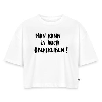 Uebertreiben - Frauen Premium Oversized Bio Cropped T-Shirt - Weiß - Vorne - Selfina (174cm)