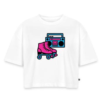 Rollschuhe Boombox 80er Retro - Frauen Premium Oversized Bio Cropped T-Shirt - Weiß - Vorne - Selfina (174cm)