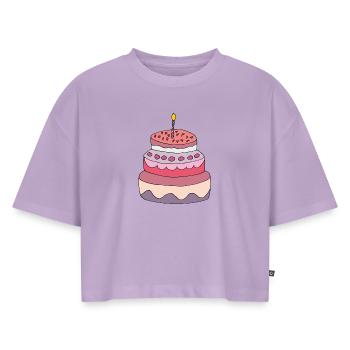 Torte - Frauen Premium Oversized Bio Cropped T-Shirt - Lavendel - Vorne - AI Model Female 172 dark (172cm)