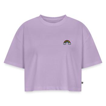 Rainbow - Frauen Premium Oversized Bio Cropped T-Shirt - Lavendel - Vorne - AI Model Female 172 dark (172cm)
