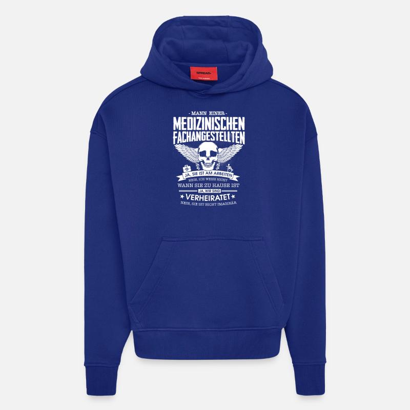 Mann einer MFA - Hoodie- made by SPREAD  - Iconic Blue