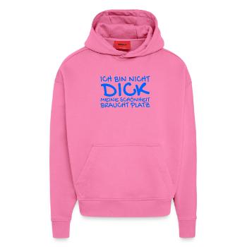 Ich bin nicht dick Spruch - Hoodie- made by SPREAD  - AURA PINK - Vorne - Dylan (187cm)