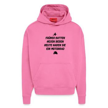 Früher hatten Hexen besen - Hoodie- made by SPREAD  - AURA PINK - Vorne - Dylan (187cm)