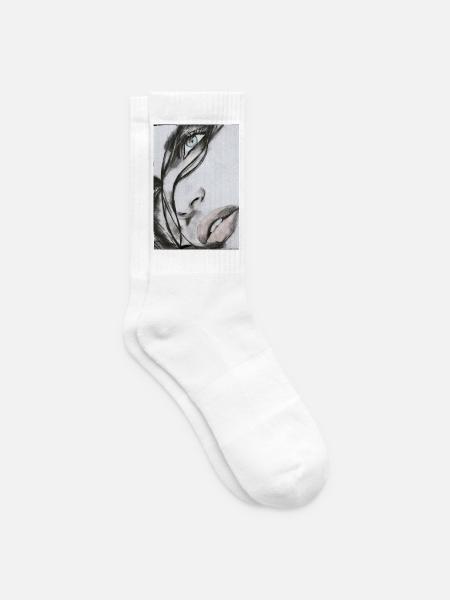 Schöne Frau Portrait – Realistische Skizze - Tennissocken - Weiß