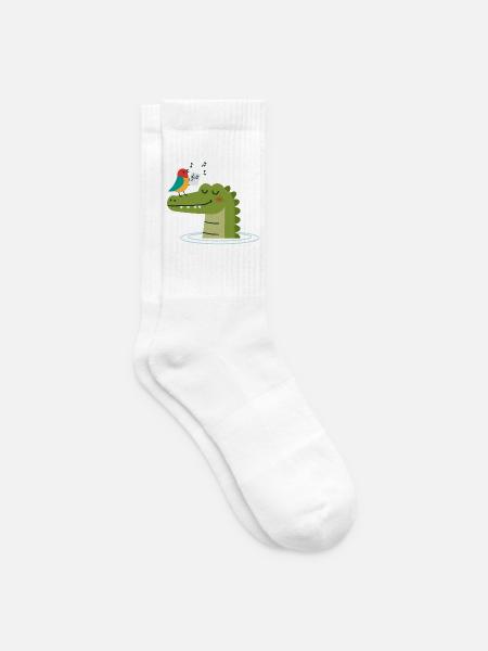 Singender Vogel auf Krokodil – Tierische Harmonie - Tennissocken - Weiß