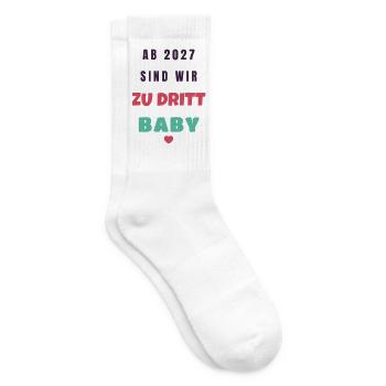 Ab 2027 sind wir zu dritt Baby Schwanger Fest - Tennissocken - Weiß - Rechts