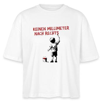 Keinen Millimeter nach Rechts im Streetart Stil - Stanley/Stella Frauen Boxy Bio-T-Shirt Nova - Weiß - Vorne - Anna (173cm)