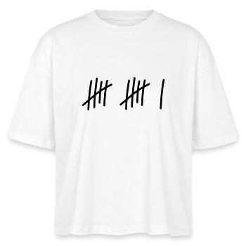 11 Striche // 11 Mal // Geburtstag // Geschenk - Stanley/Stella Frauen Boxy Bio-T-Shirt Nova - Weiß - Vorne - Anna (173cm)