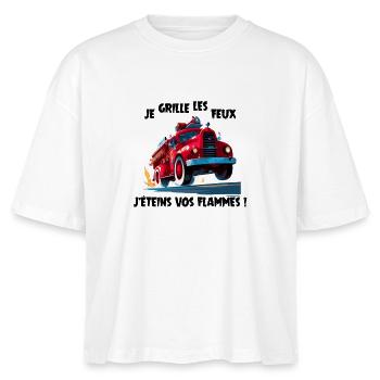JE GRILLE LES FEUX, J'ÉTEINS VOS FLAMMES ! pompier - T-shirt bio NOVA Stanley/Stella Femme - blanc - Devant - Anna (173cm)