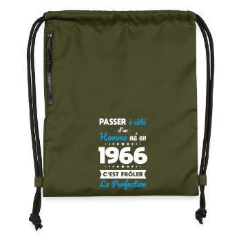 Geboren 1966 – Perfektion nahe - Turnbeutel aus Recycling-Material - military Green - Vorne