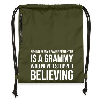 Derrière chaque pompier courageux se cache une Grammy - Sac à cordon en polyester recyclé - military green - Devant