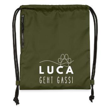 Luca geht Gassi Namensshirt Hundepfote Hundeleine - Turnbeutel aus Recycling-Material - military Green - Vorne