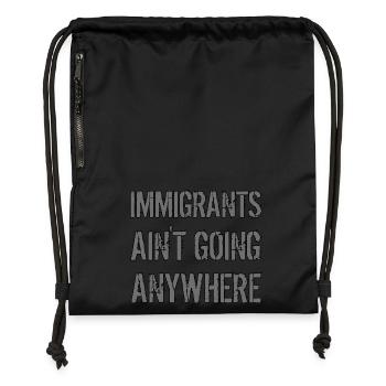 IMMIGRANTS AIN'T GOING ANYWHERE Immigrant Rights - Gymsac made from recycled material - black - Front