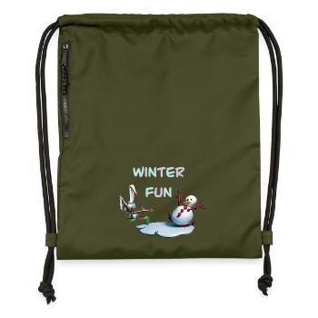 Winterspaß: Hase und Schneemann - Turnbeutel aus Recycling-Material - military Green - Vorne