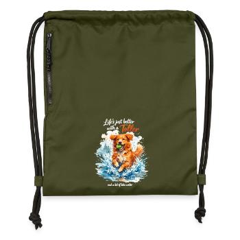 Aquarelle de la Nouvelle-Écosse : La vie est meilleure avec un Toller - Sac à cordon en polyester recyclé - military green - Devant