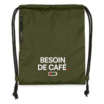 BESOIN DE CAFÉ | Humour café - Sac à cordon en polyester recyclé - military green - Devant