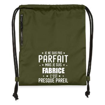 Stoff: authentisch, unvollkommen, Oberteil, Perfektion - Turnbeutel aus Recycling-Material - military Green - Vorne