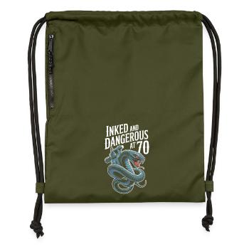 Des personnes âgées tatouées vieillissant fièrement, - Sac à cordon en polyester recyclé - military green - Devant