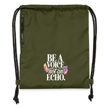 Be a Voice – Mutmacher Spruch im Retro Style - Turnbeutel aus Recycling-Material - military Green - Vorne